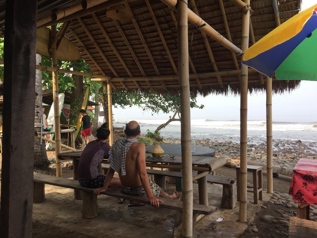Medewi Secret Surfcamp Guest house
