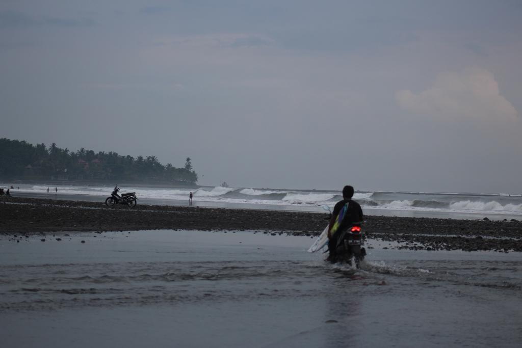 Medewi Secret Surfcamp Pulukan