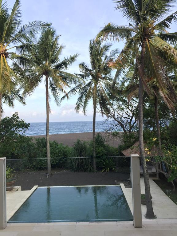 Beachfront Black Pearl Villa Padangbai (Bali)