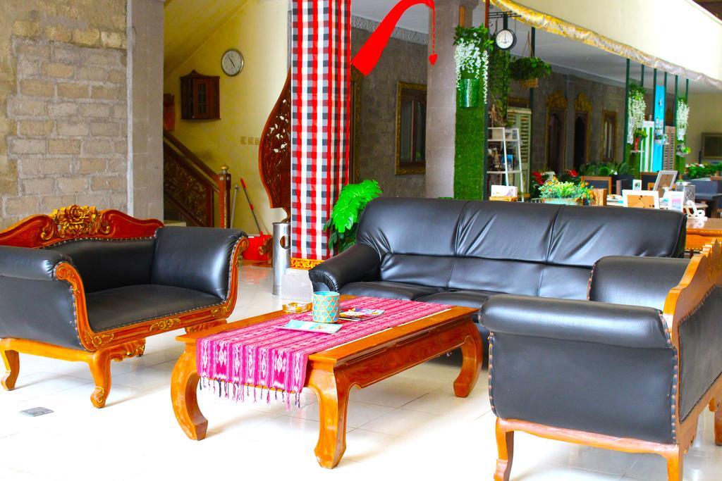 Hotel At The 3*
