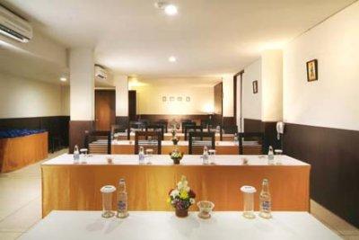 Hotel The Oasis Benoa Bali 4*