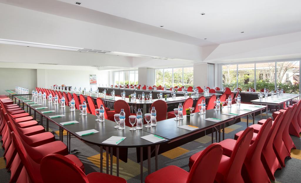 Hotel Ibis Styles Bali Benoa 4*