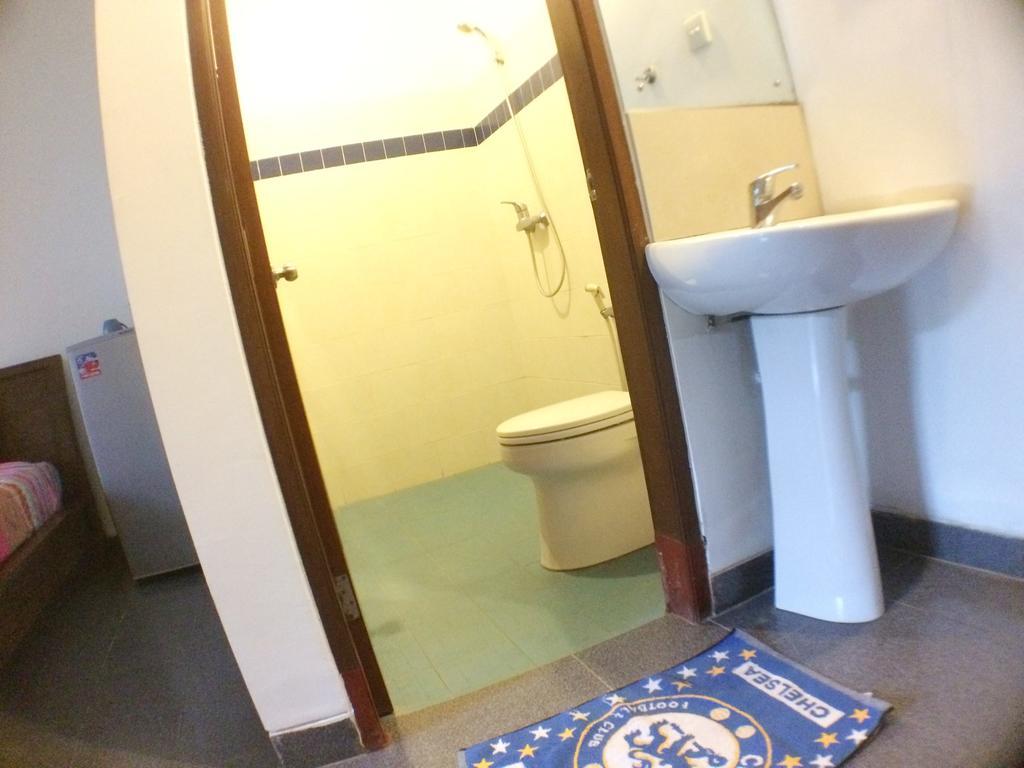 Ayu Wisma tamu *