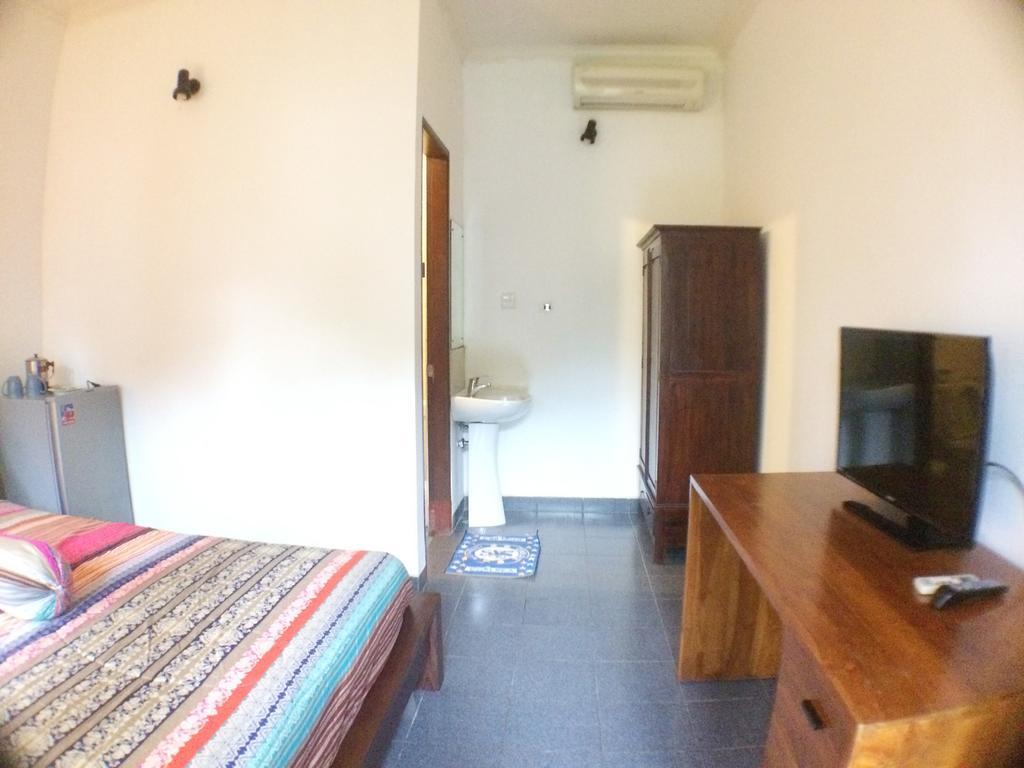 Ayu Wisma tamu *