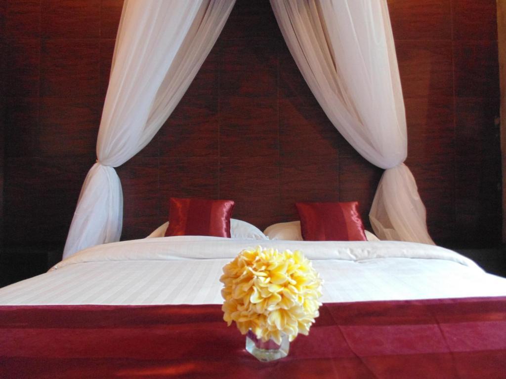 Bali Golden Elephant Boutique