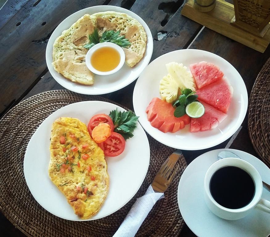 Made Oka And Warung Guest house Munduk (Bali)