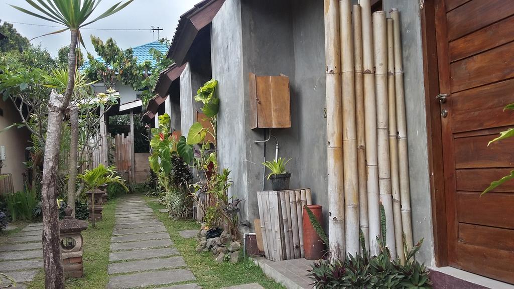 Made Oka And Warung Guest house