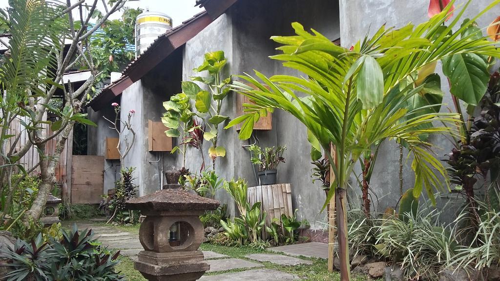 Made Oka And Warung * Munduk (Bali)