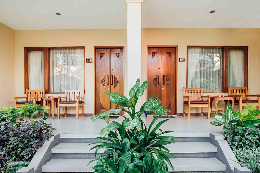Resort Kuta Puri Bungalows, And 3*