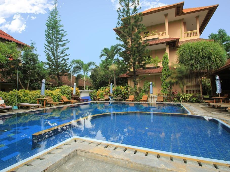 Hotel Lusa At Kuta 3*