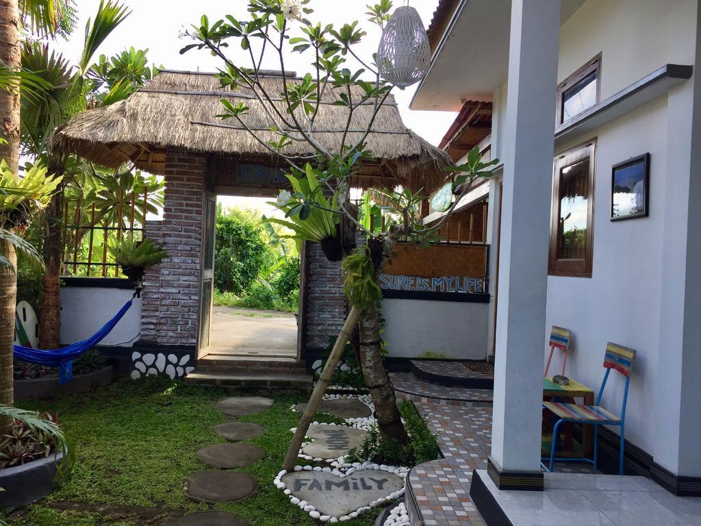 Medewi Secret Surfcamp Guest house Pulukan