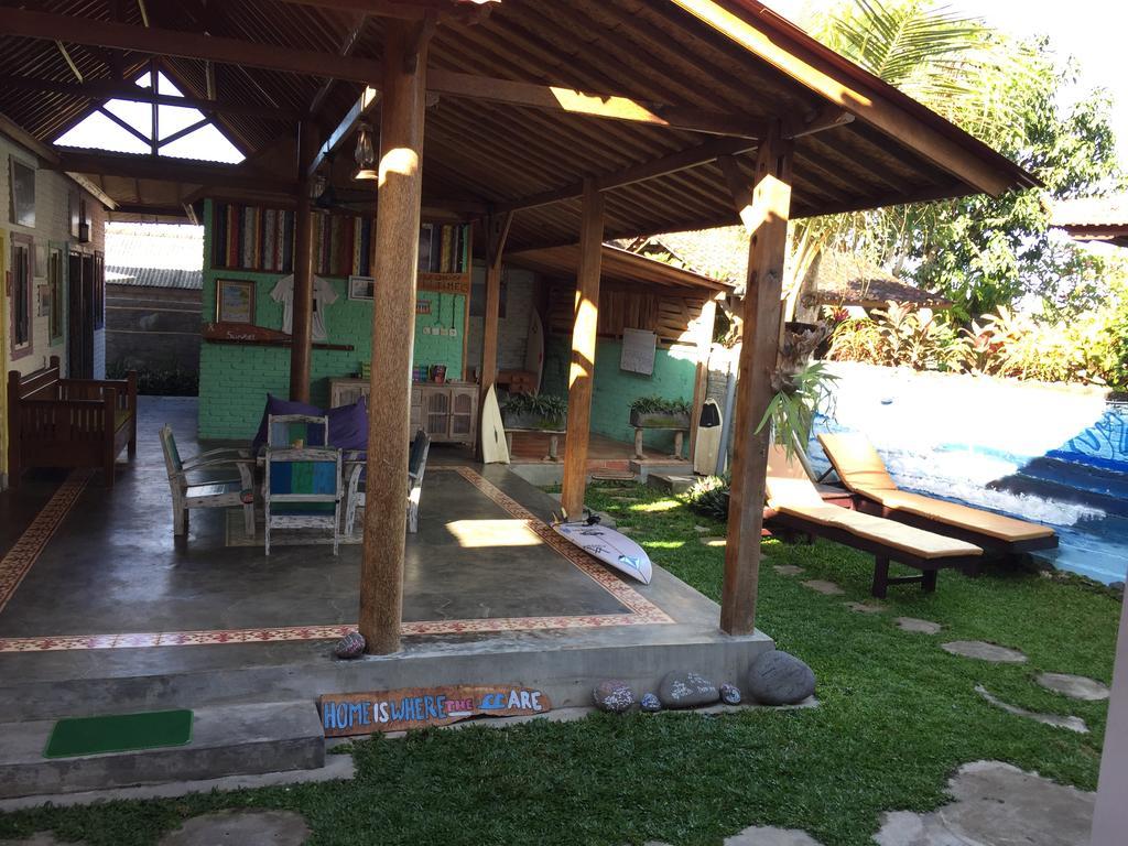 Medewi Secret Surfcamp