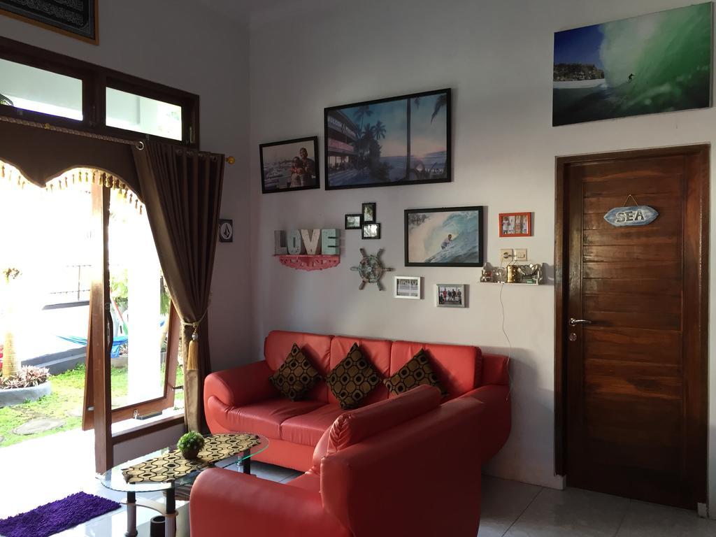 Medewi Secret Surfcamp Guest house Pulukan
