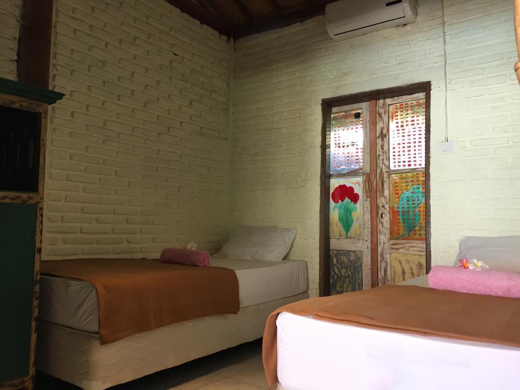 Medewi Secret Surfcamp Guest house