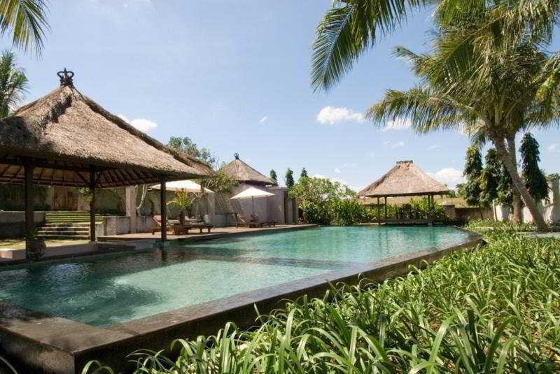 Villa Grand Akhyati & *
