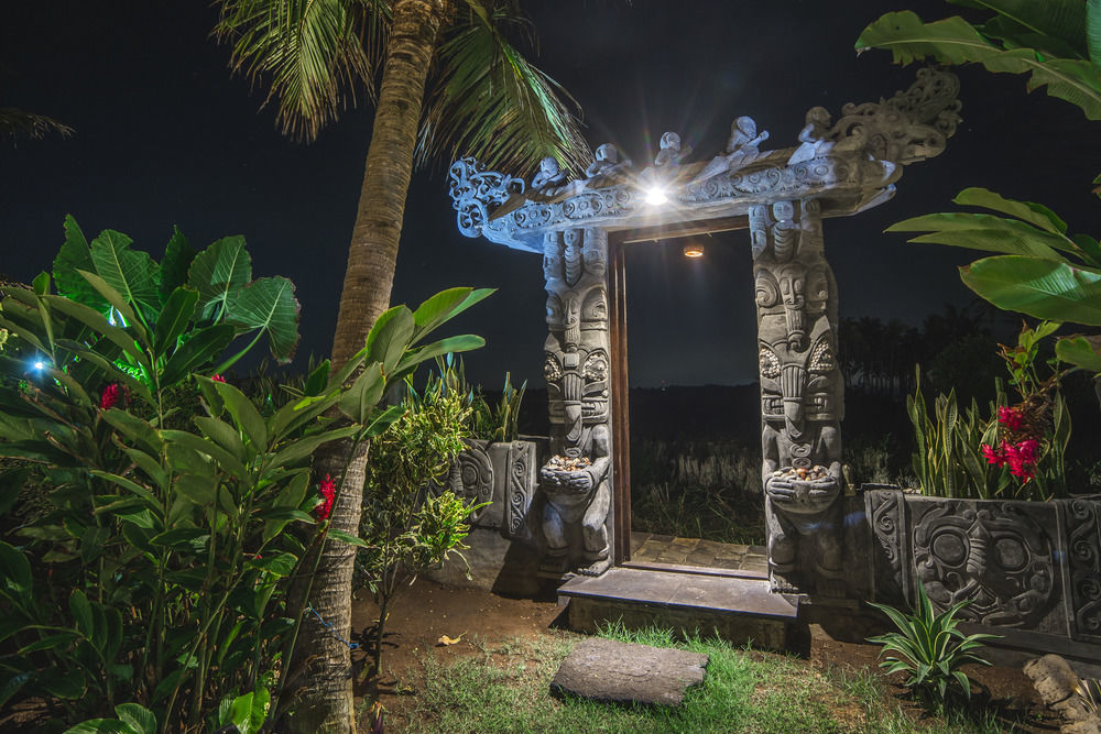 Absolute Beachfront Romantic Laut Villa Krambitan