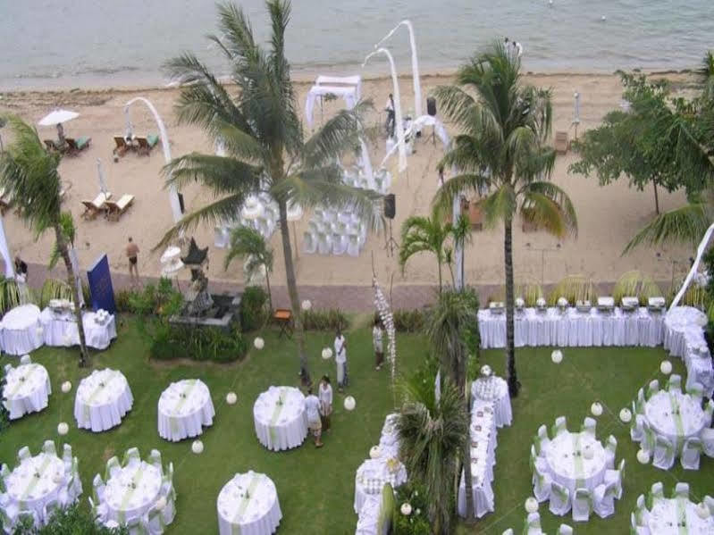 Hotel The Oasis Benoa Bali 4*