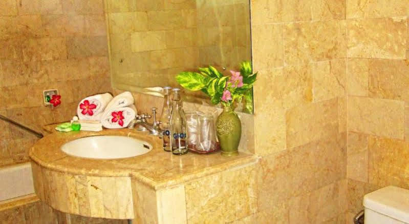 Ratna Hotel 2*