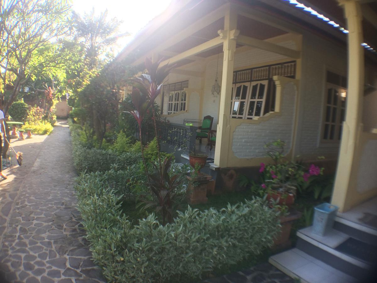 Taman Lily's Lovina (Bali)