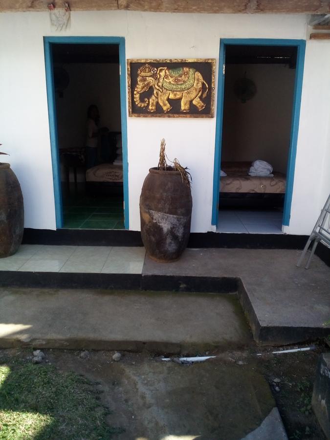 Bed & Breakfast Izaac's Lovina (Bali)