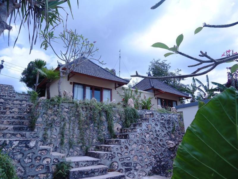 Cliff 3*