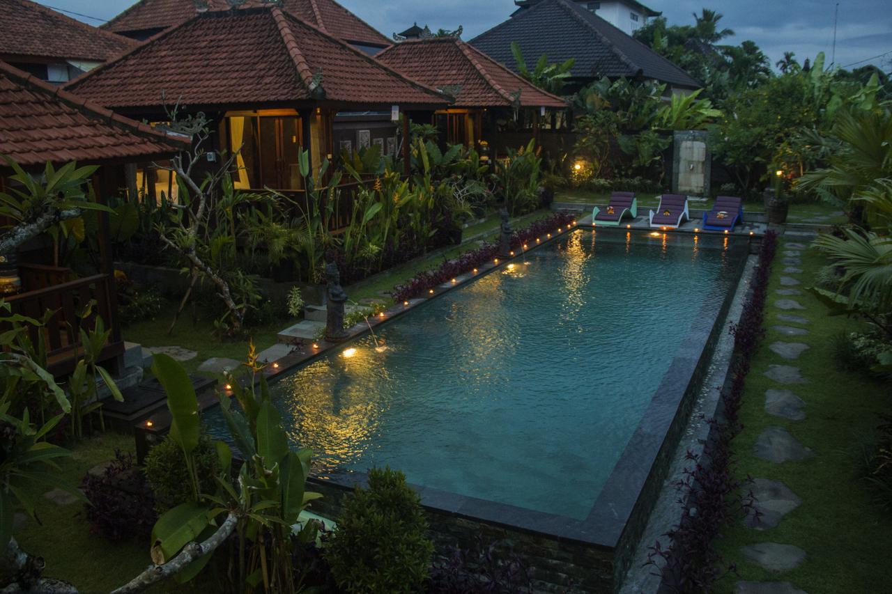 Ratna 4 *