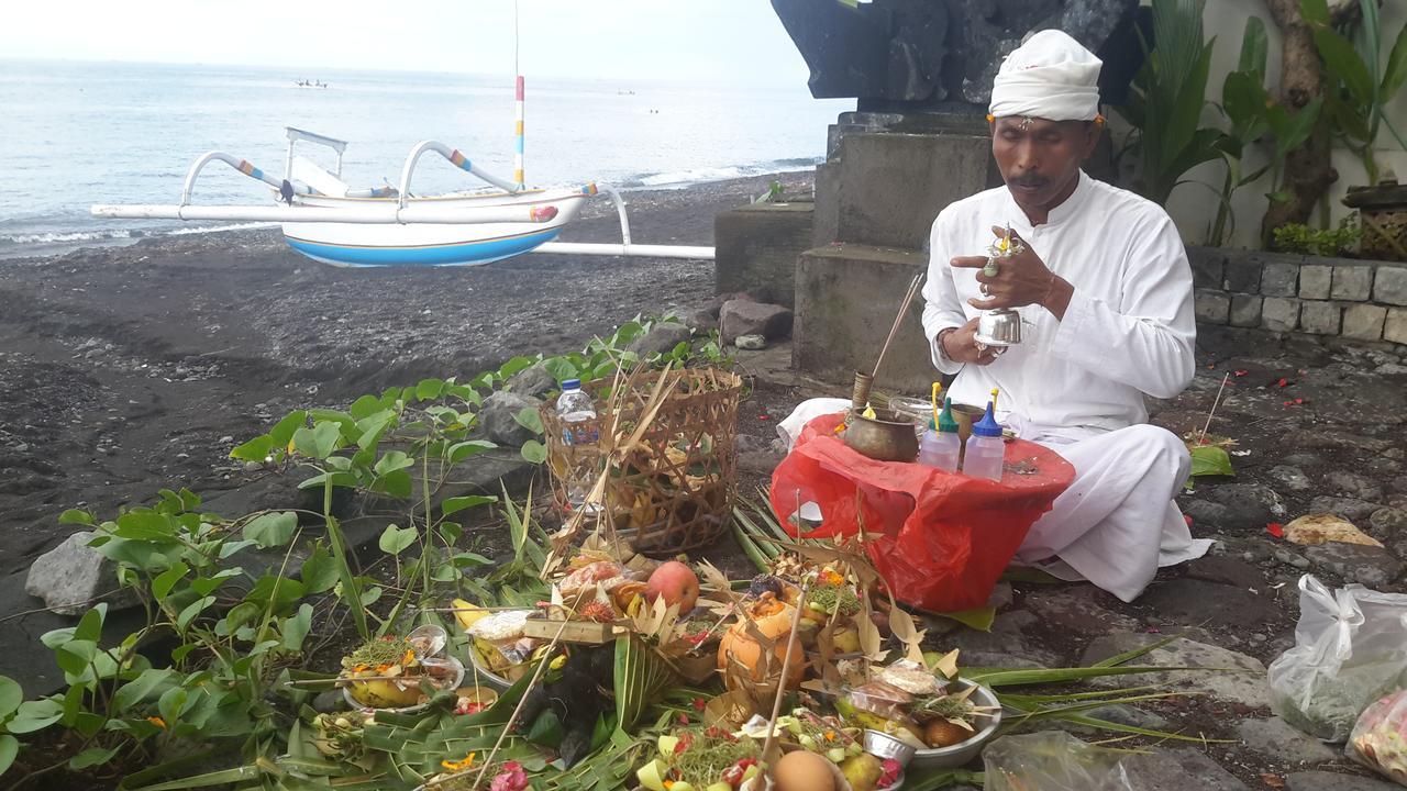 Amed Beach Villa *