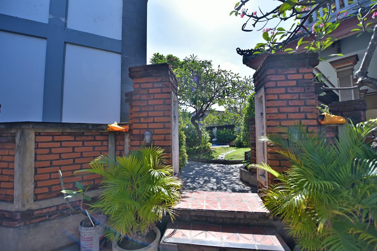 Hotel Sandat Kuta 3*