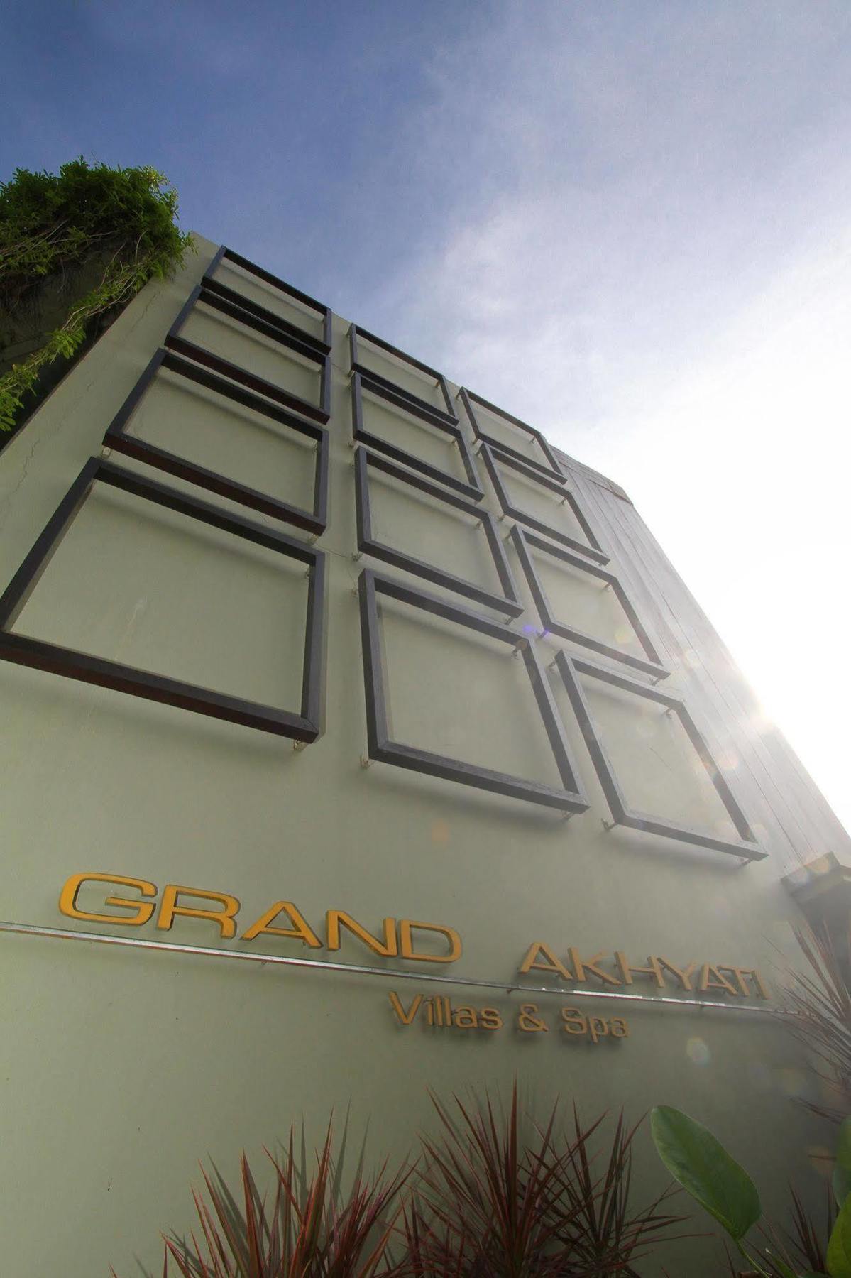 Grand Akhyati & Villa *
