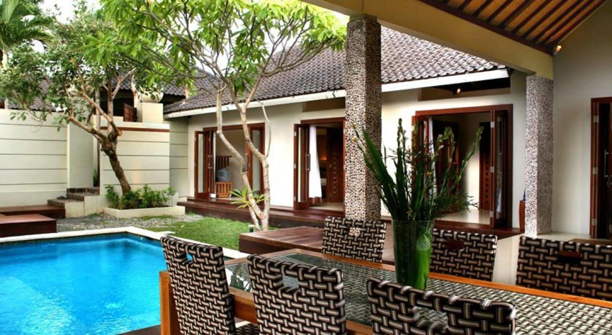 Grand Akhyati & Villa *