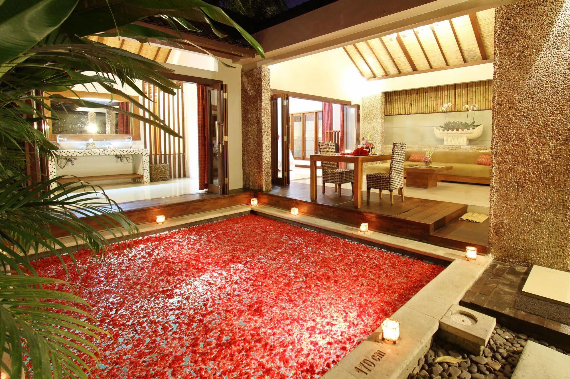 Grand Akhyati & Villa *