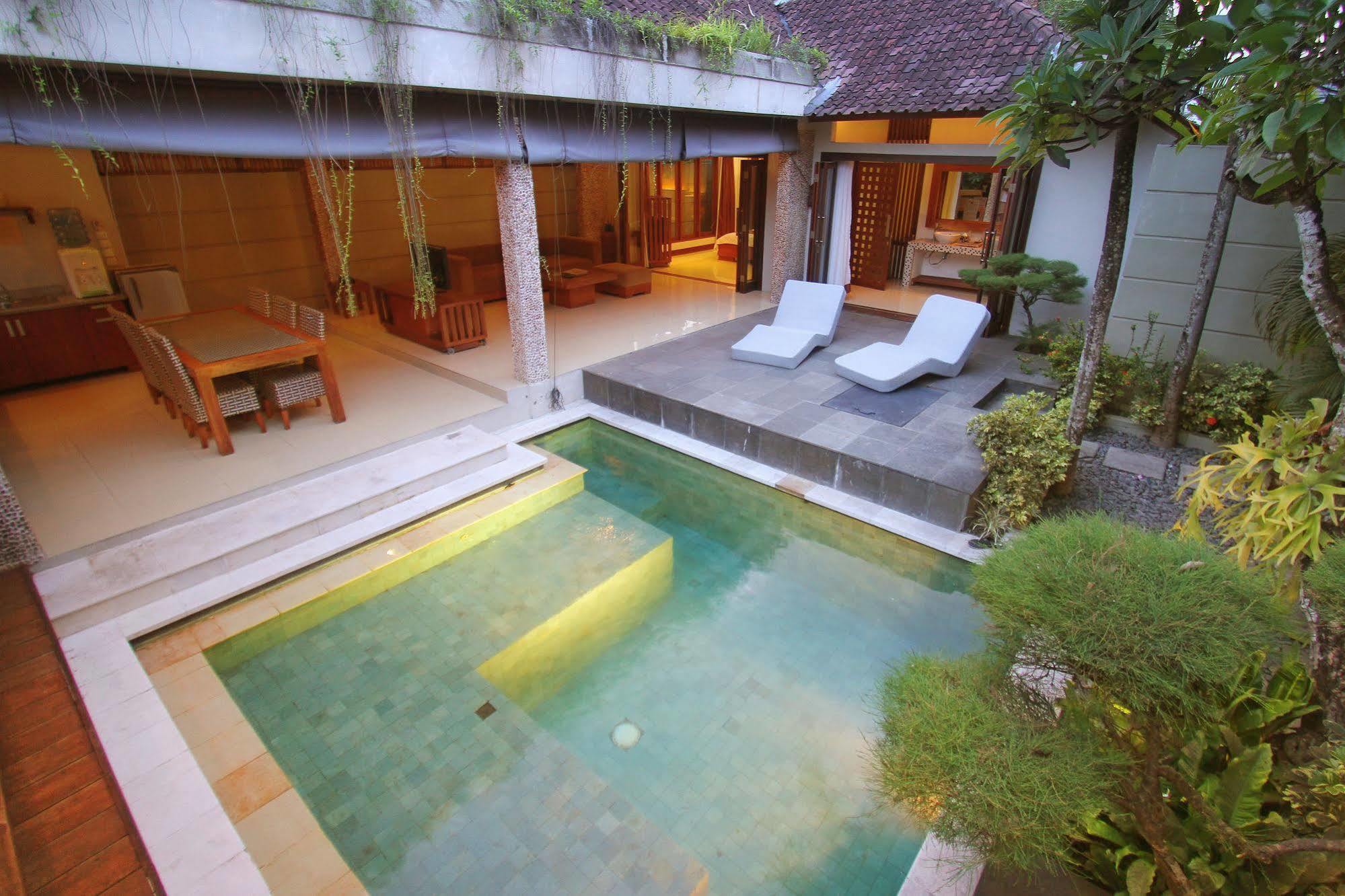 Grand Akhyati & Villa *
