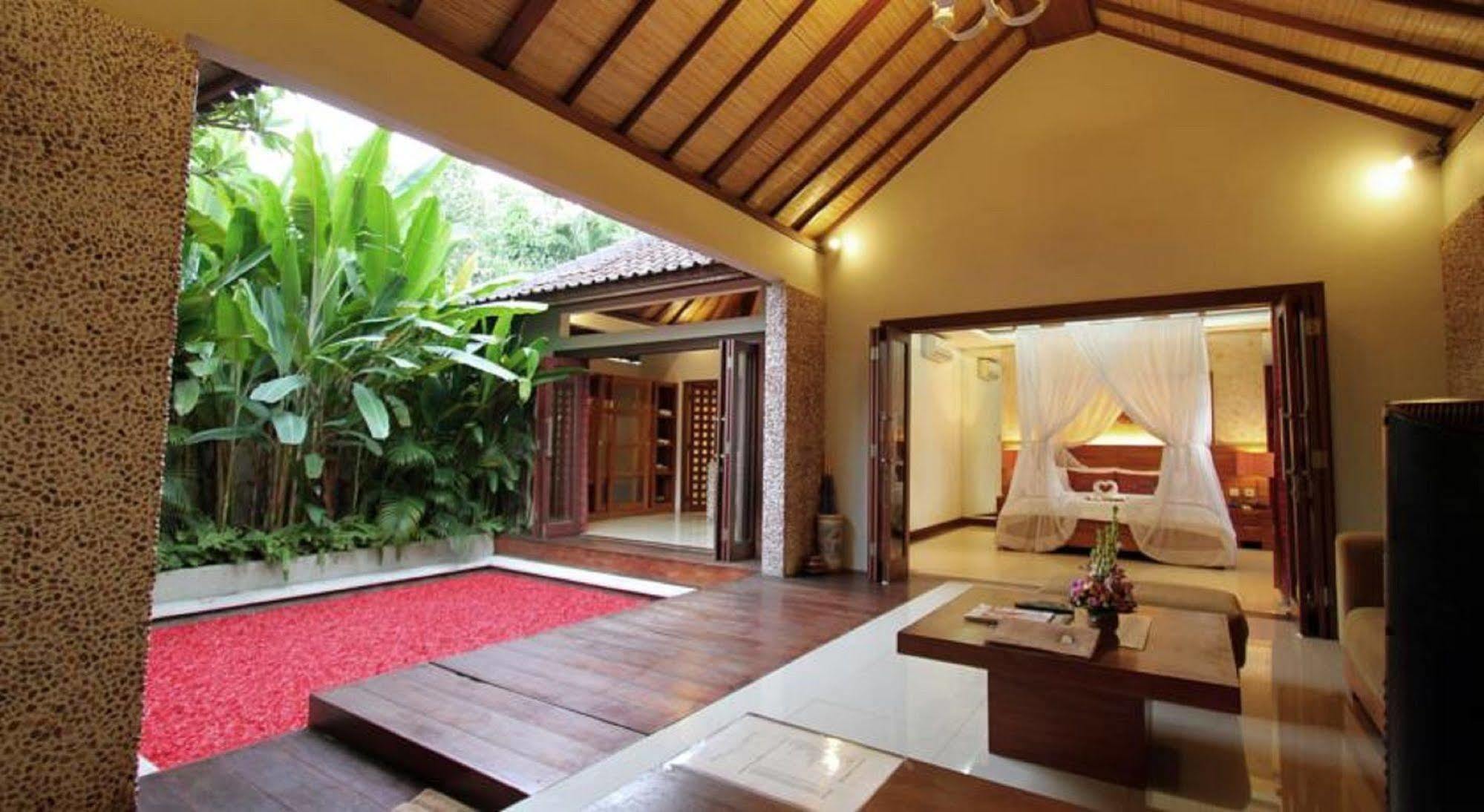 Villa Grand Akhyati & Canggu (Bali)