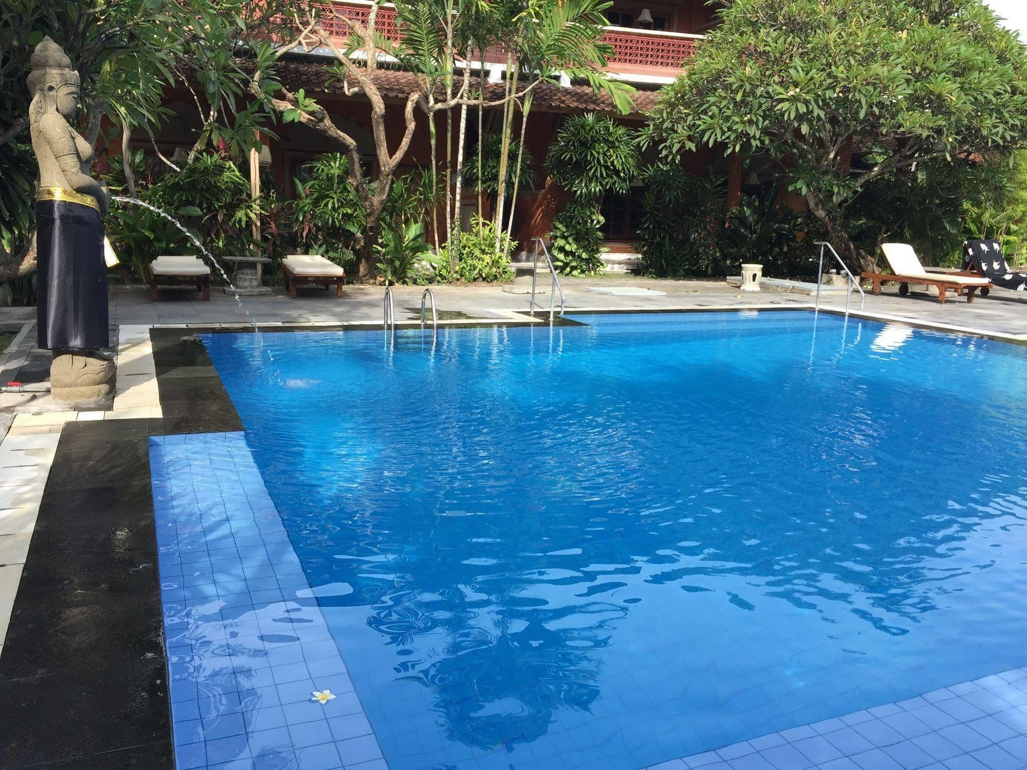 Bumi Ayu Hotel 3*