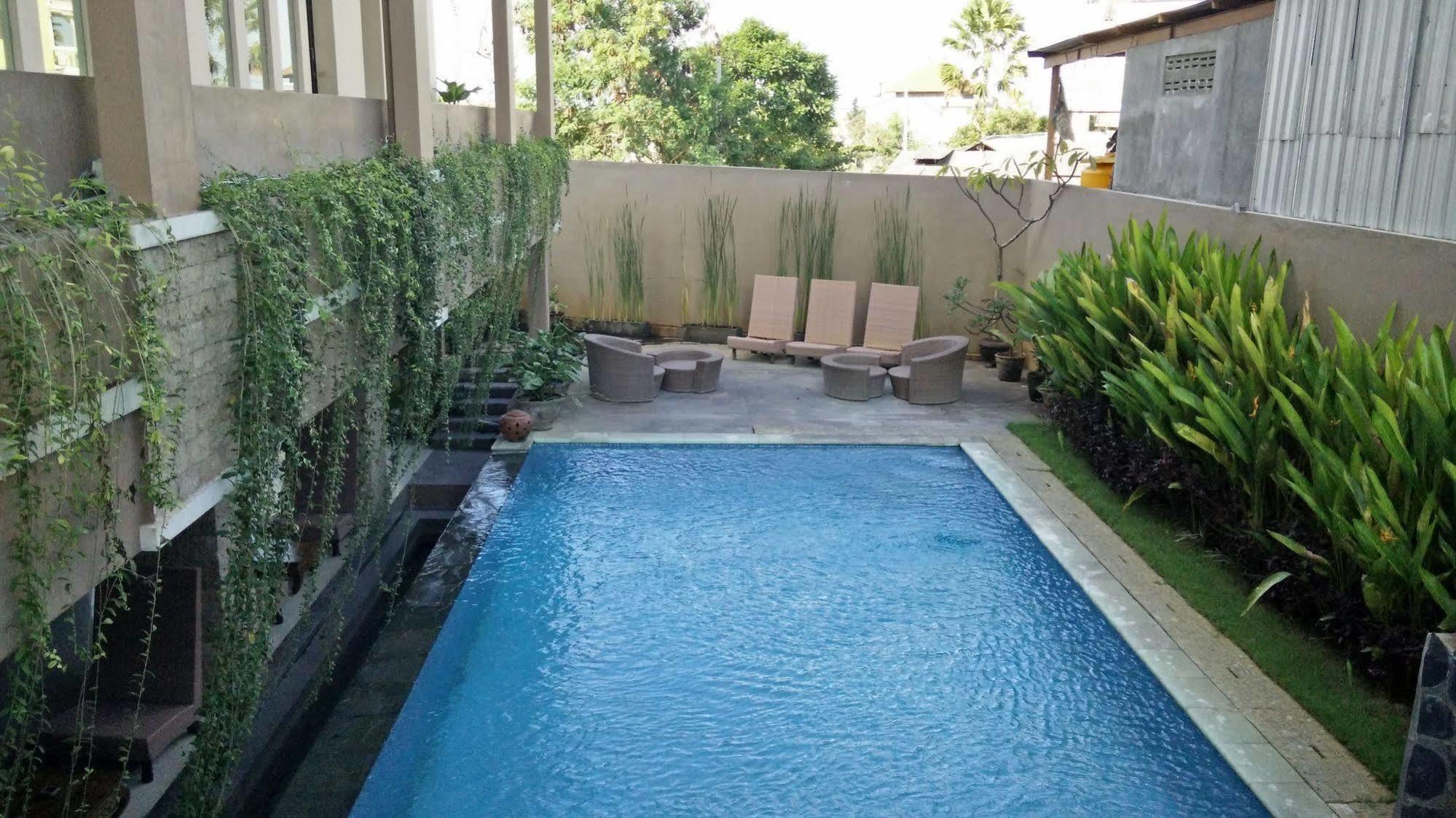 Koi And Hotel 2*