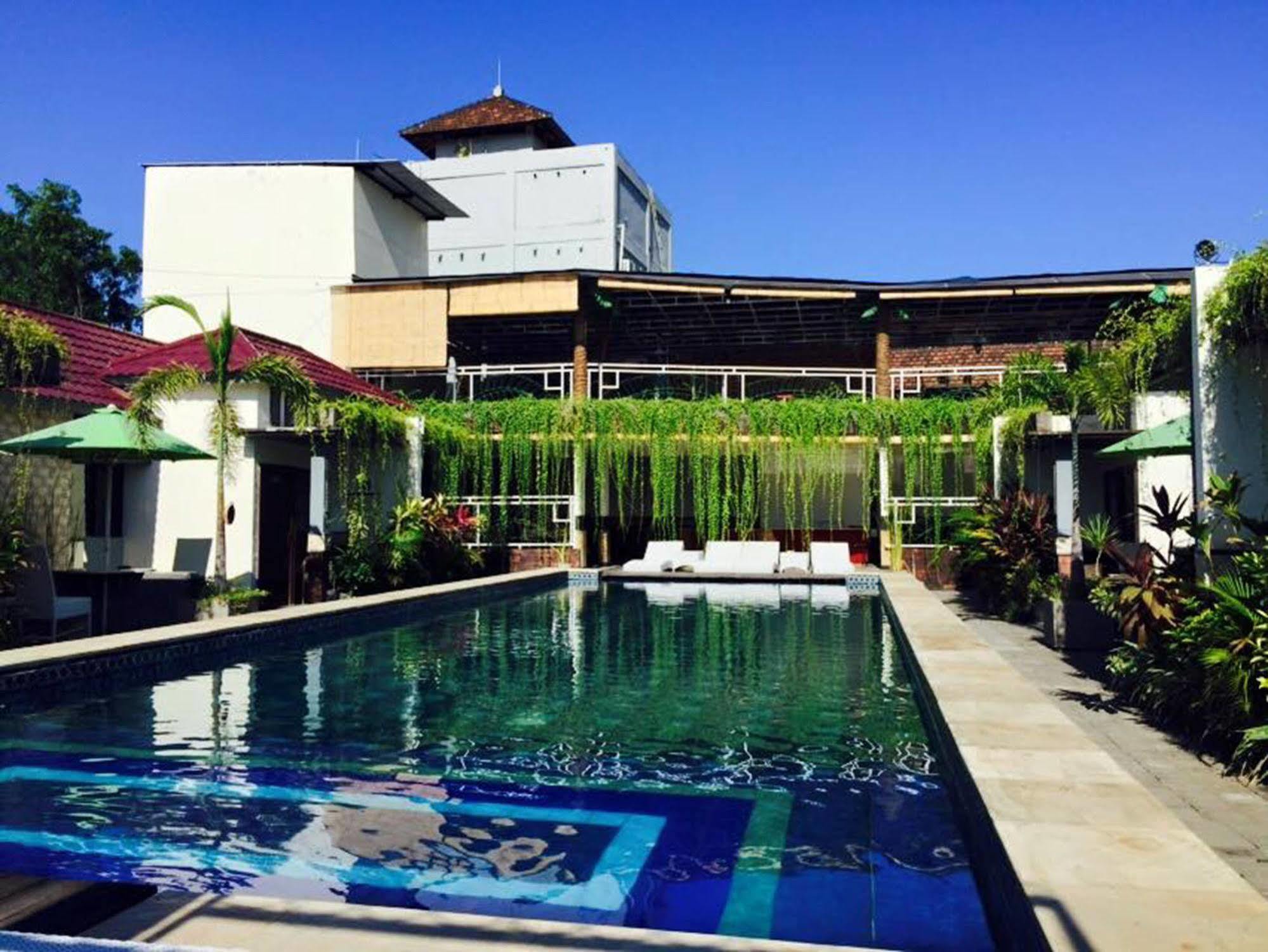 Hotel Reddoorz @ Bypass Ngurah Rai Airport 3*