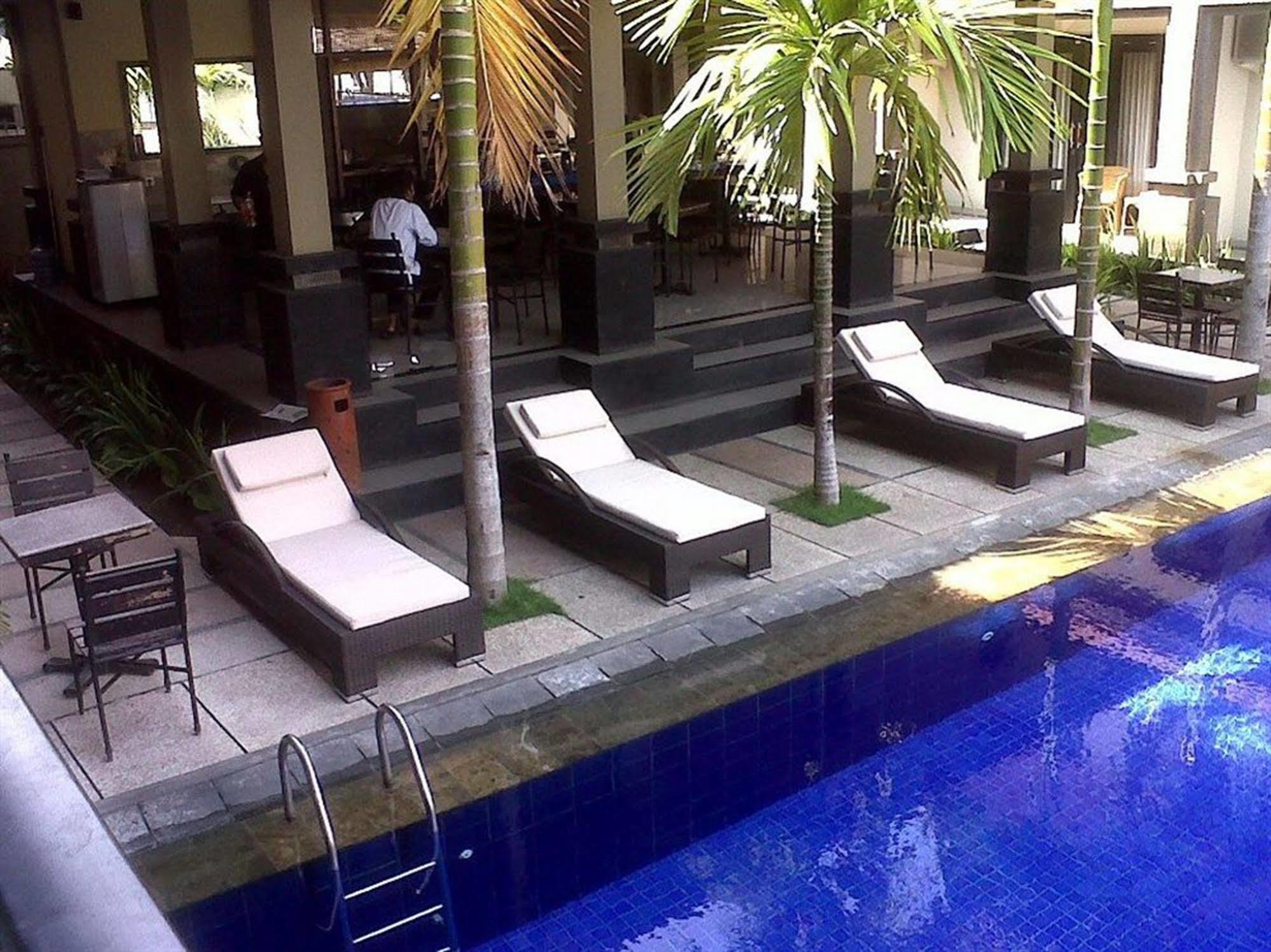 Taman Tirta Ayu Pool And Mansion Hotel 3*