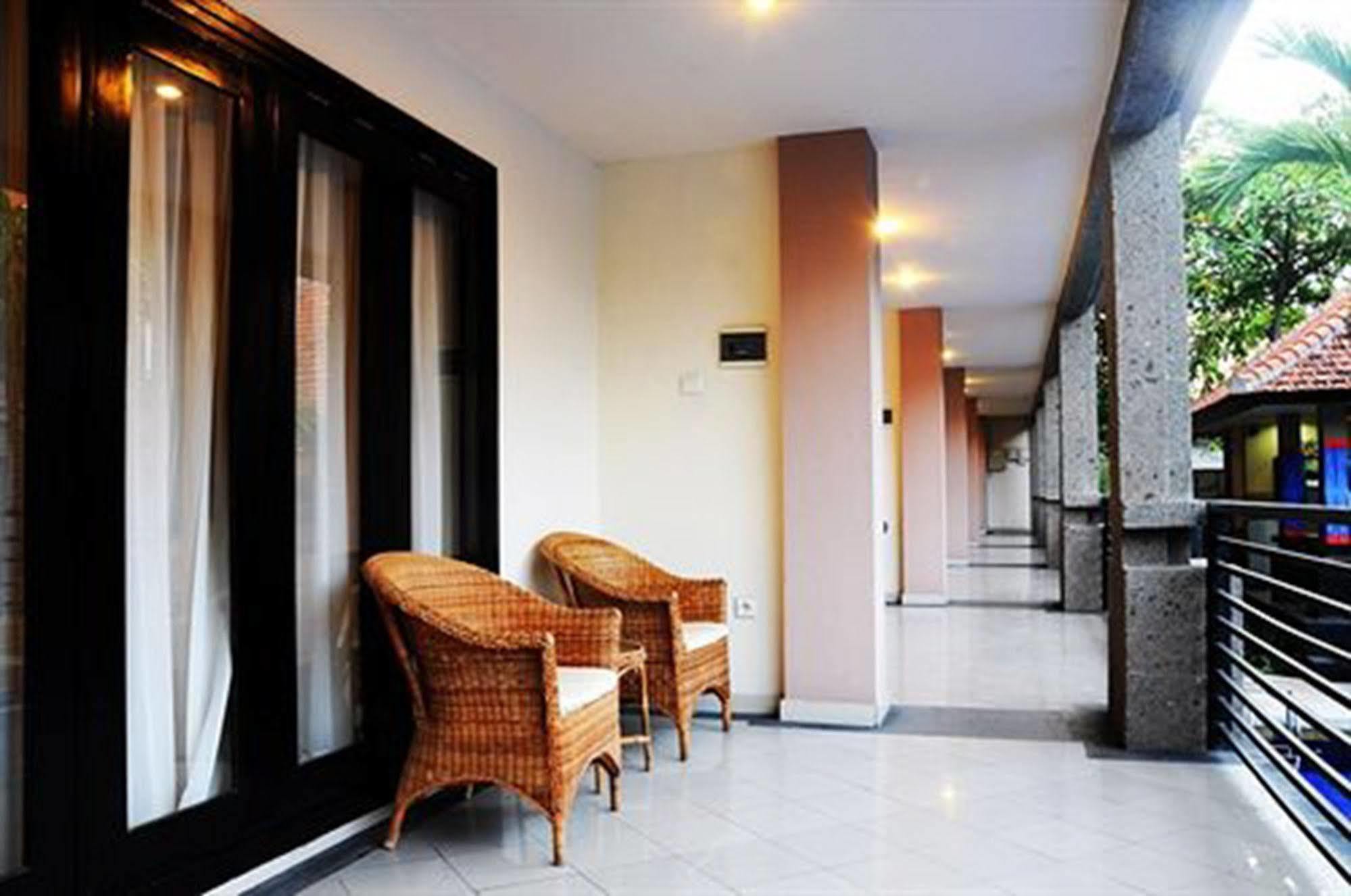 Taman Tirta Ayu Pool And Mansion Hotel