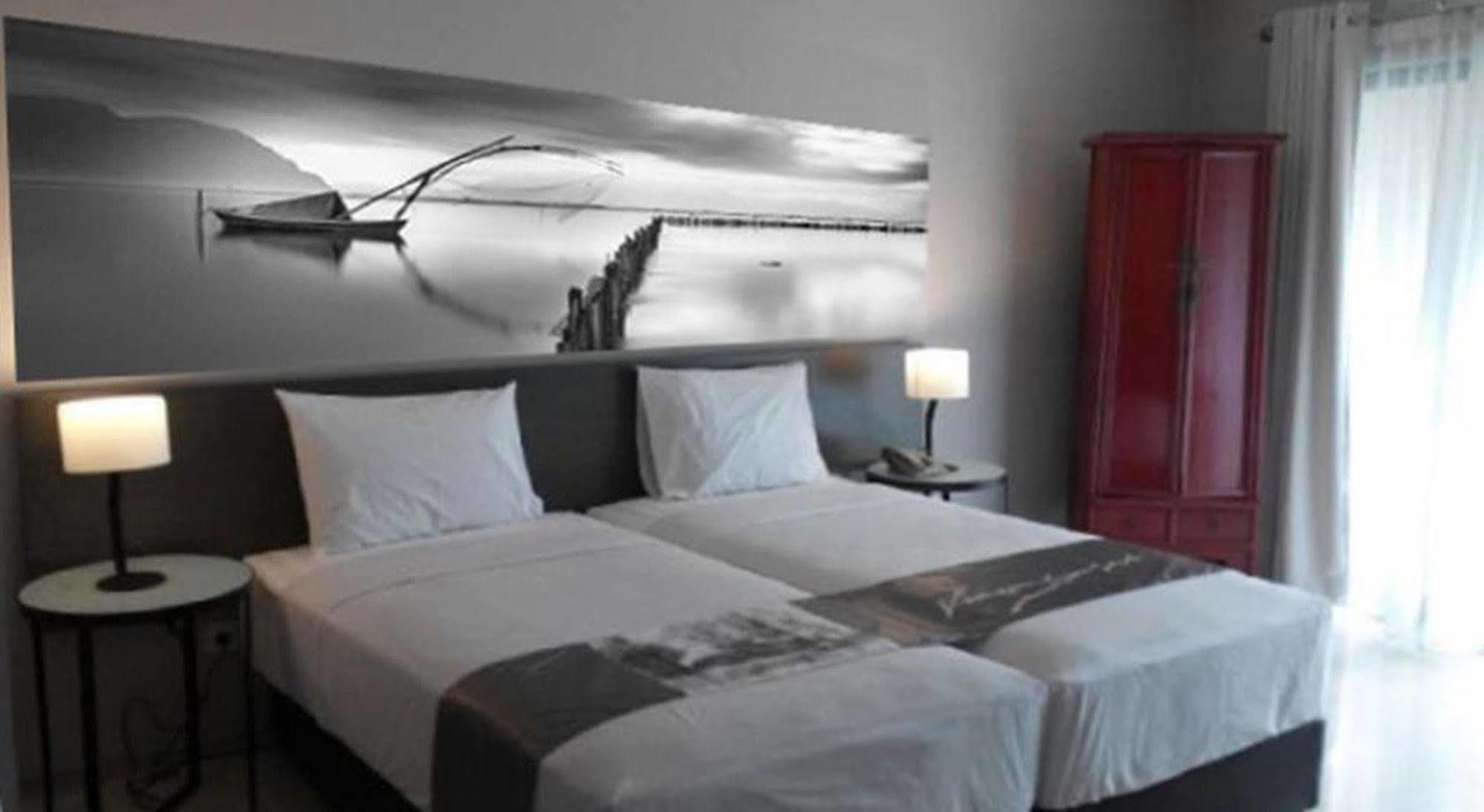 Hotel Scala Bed And Beyond 3*