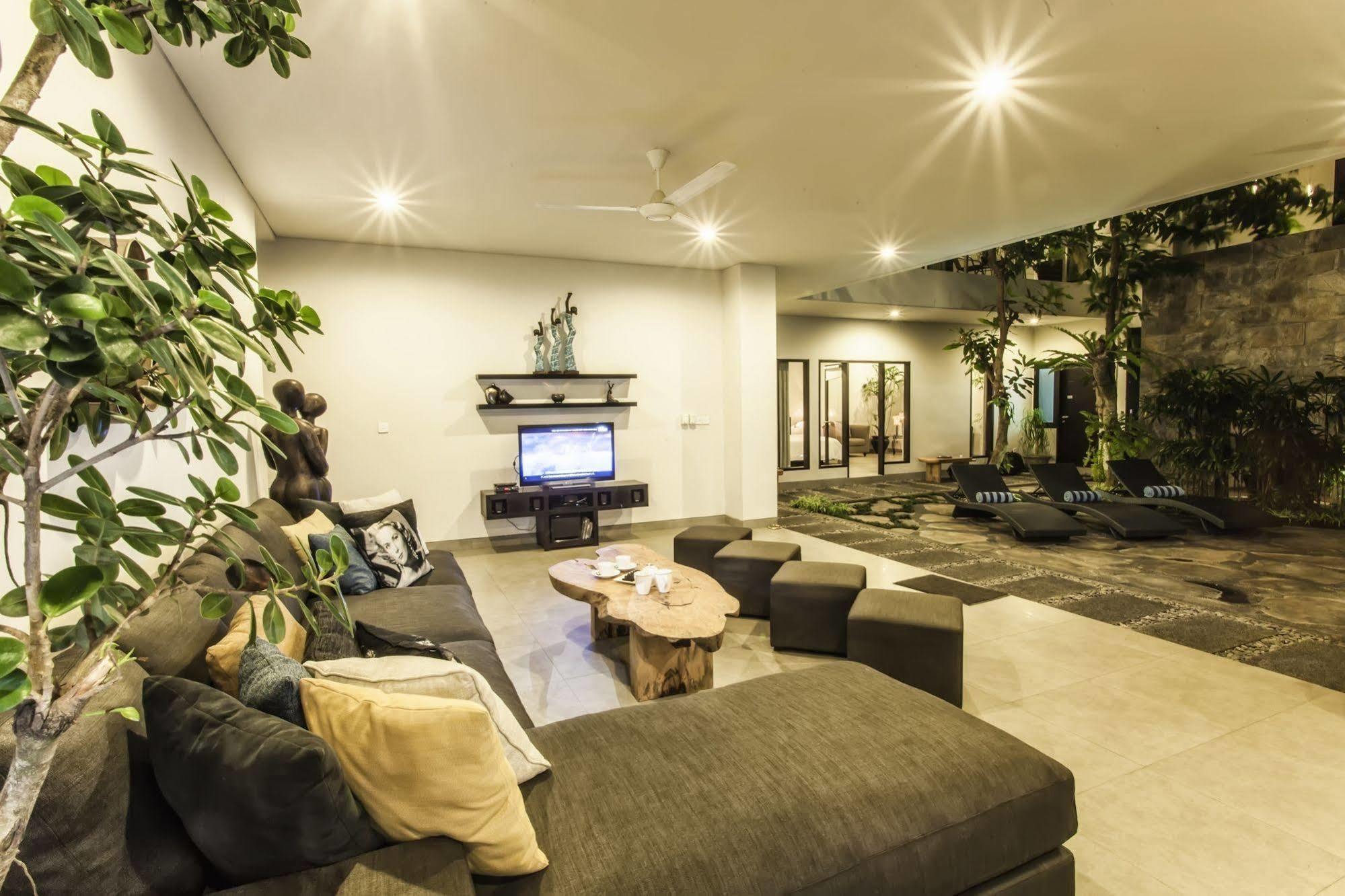 Lamunan Villa Seminyak (Bali)