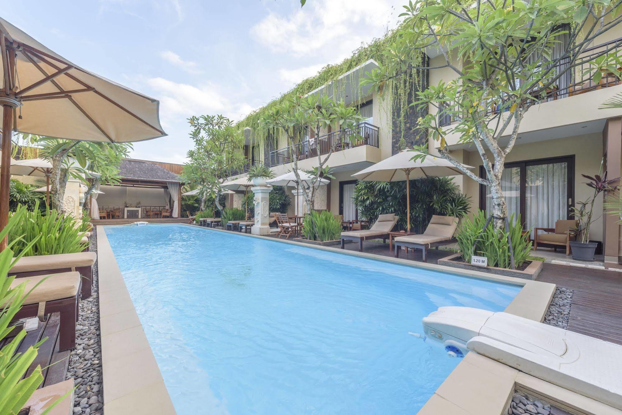D'penjor Seminyak (Bali)