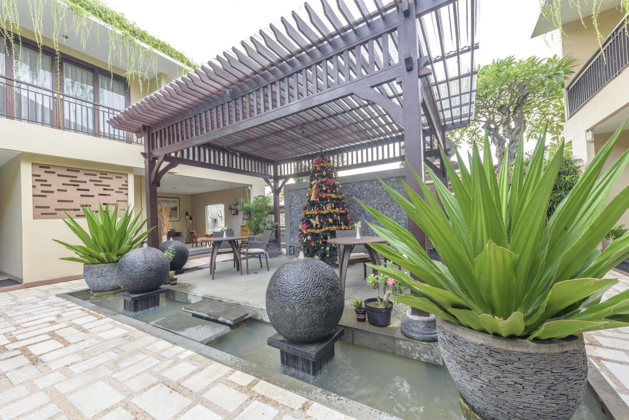 D'penjor Seminyak (Bali)