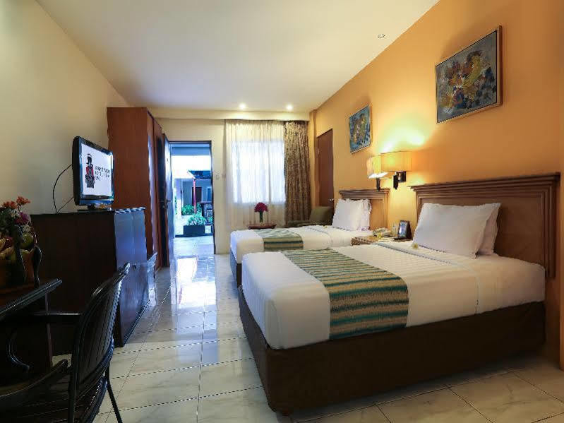 Hotel Kuta Station And 3*