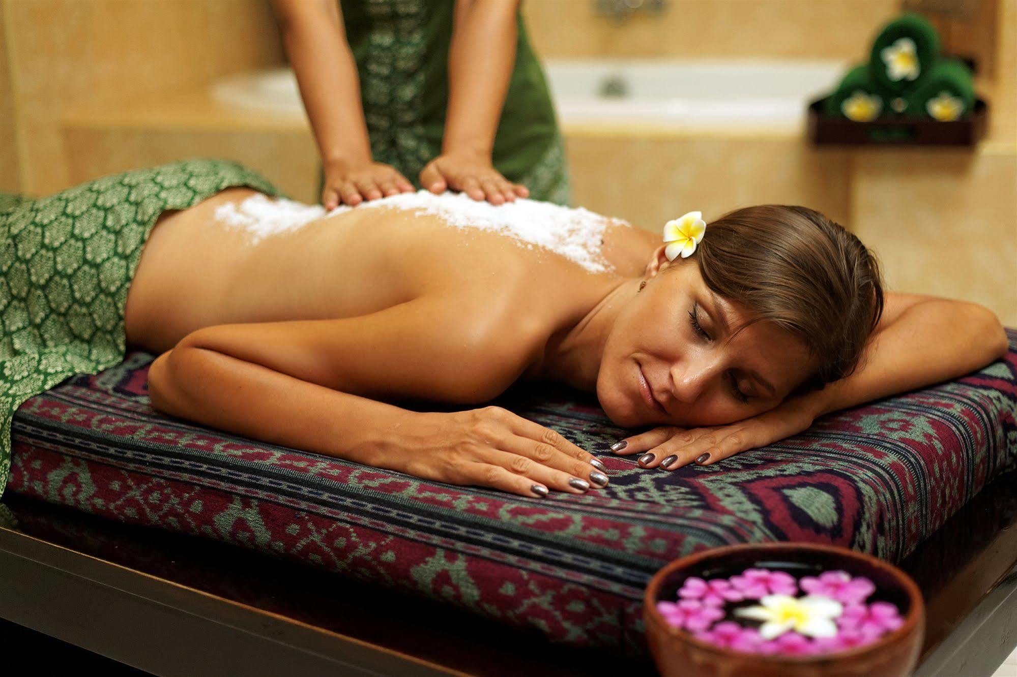 Hotel Kuta Station And