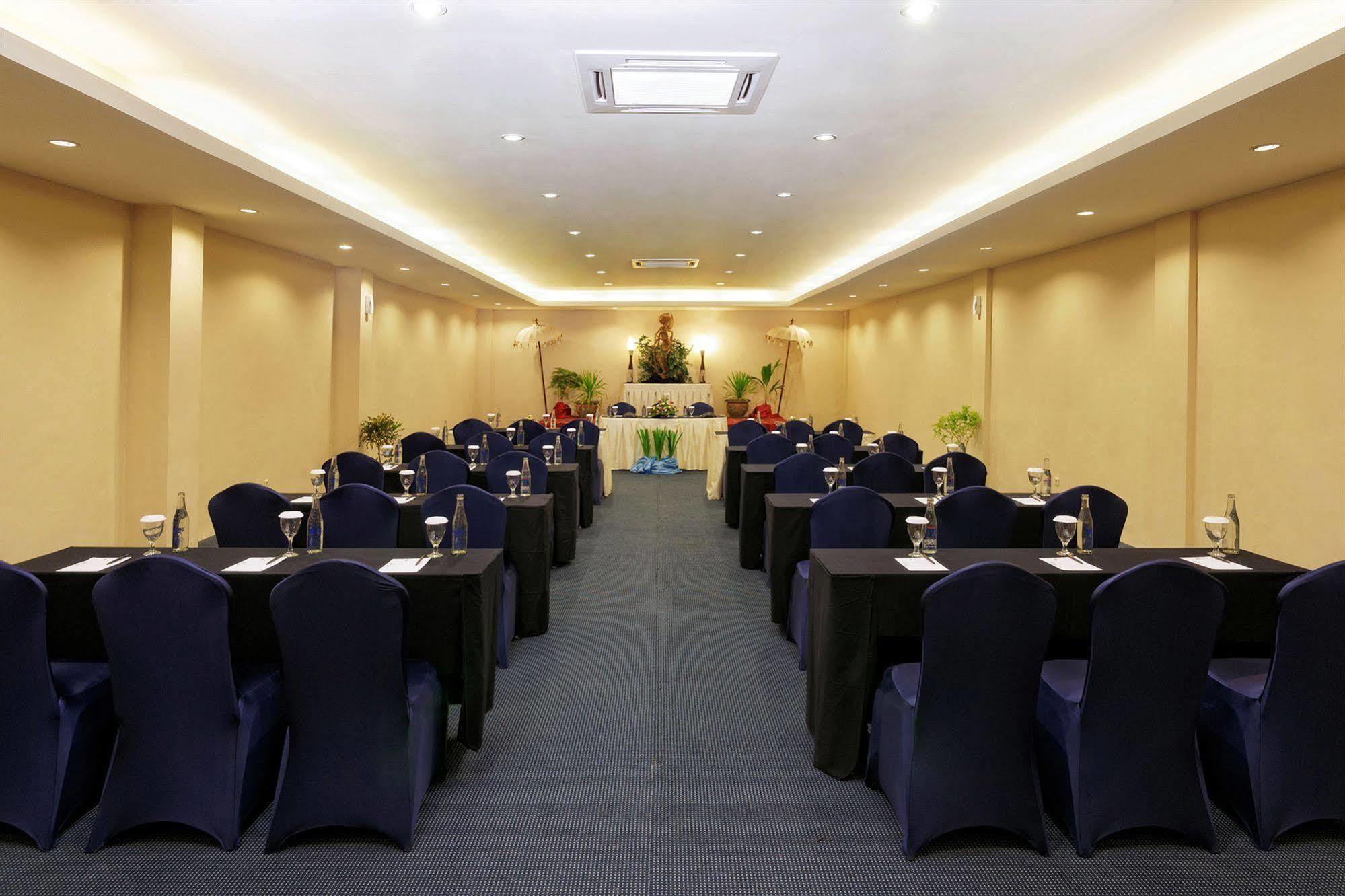 Hotel Kuta Station And 3*