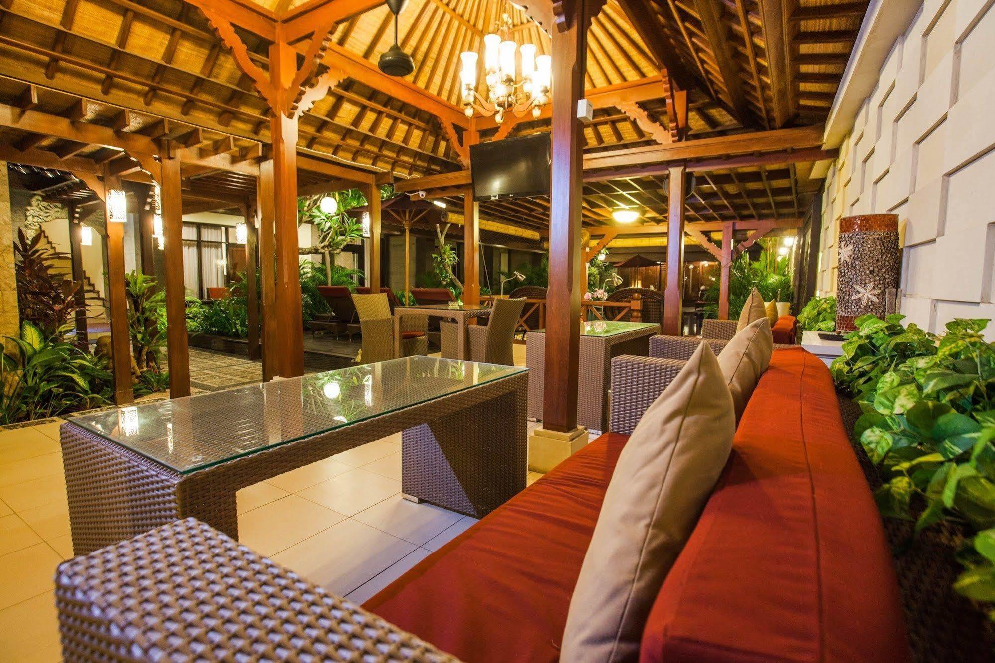 Ari Putri Hotel 3*