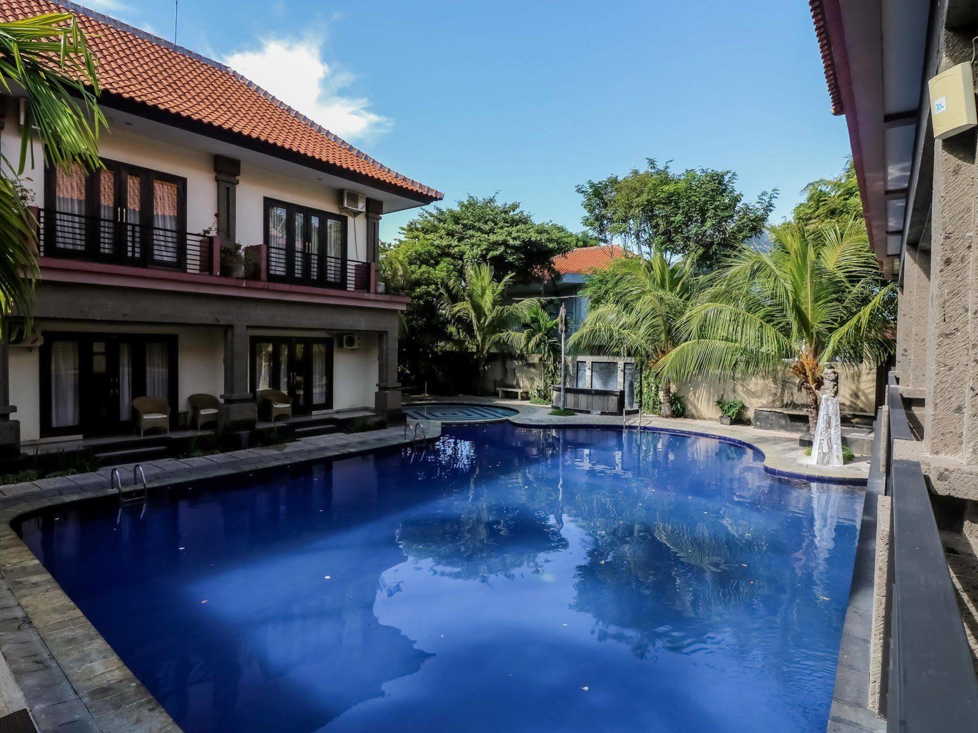 Hotel Taman Tirta Ayu Pool And Mansion 3*