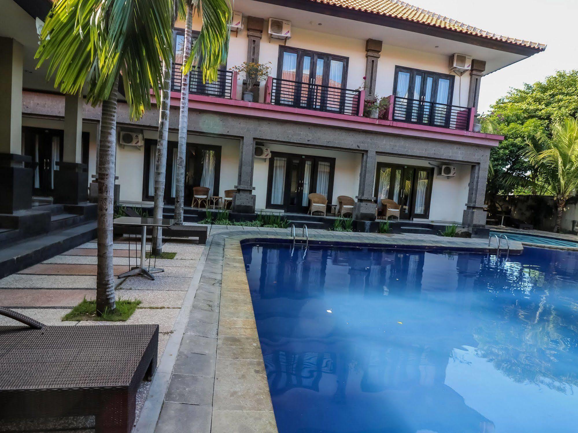 Hotel Taman Tirta Ayu Pool And Mansion 3*