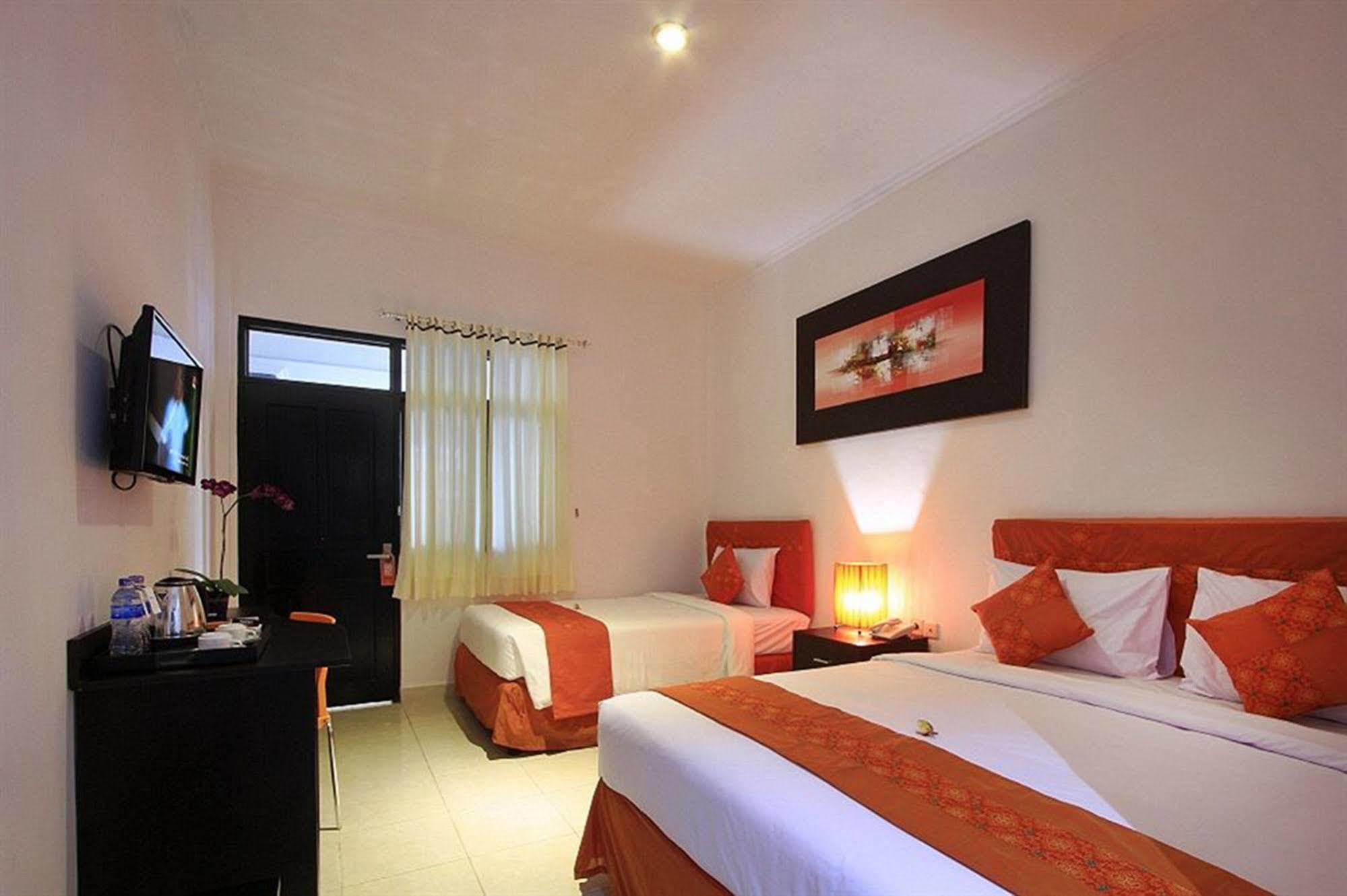 Hotel Kubu Anyar 3*