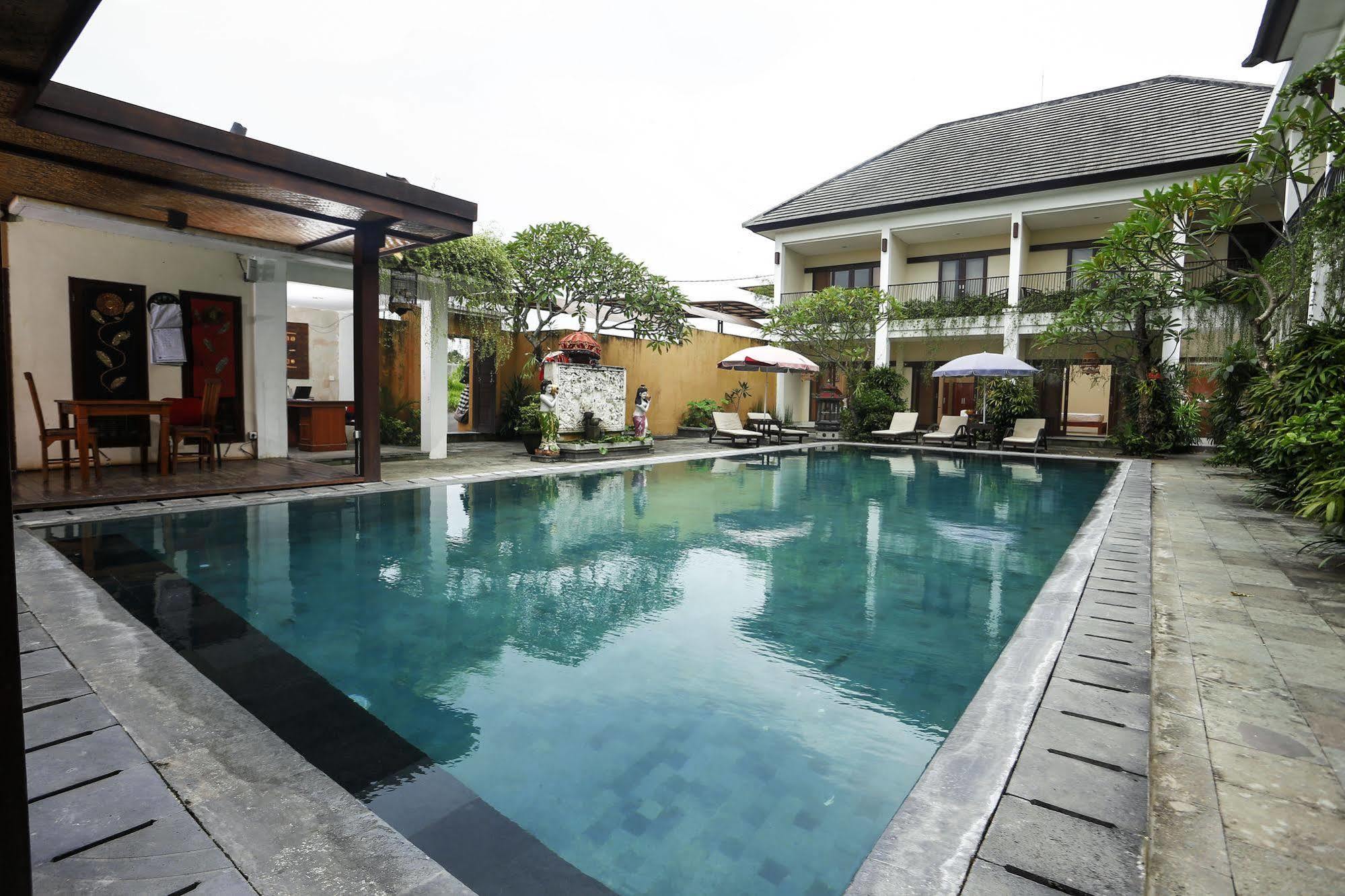 Uma Sri Hotel 3*